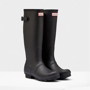 Hunter boots with wide calf